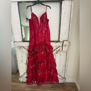 Red Siren Beaded Tiered Lace Full Length Formal Gown 2-6 NWT